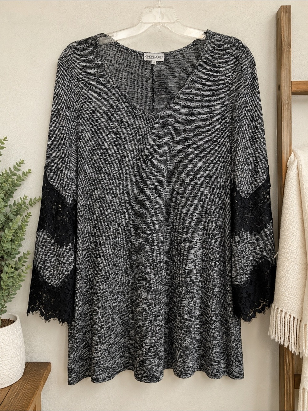 Kings Road 3X Gray Marled Knit Top with Black Lace Sleeve Detail